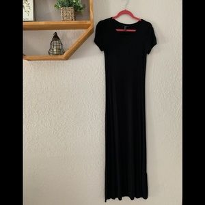 Black stretchy scoop neck maxi dress